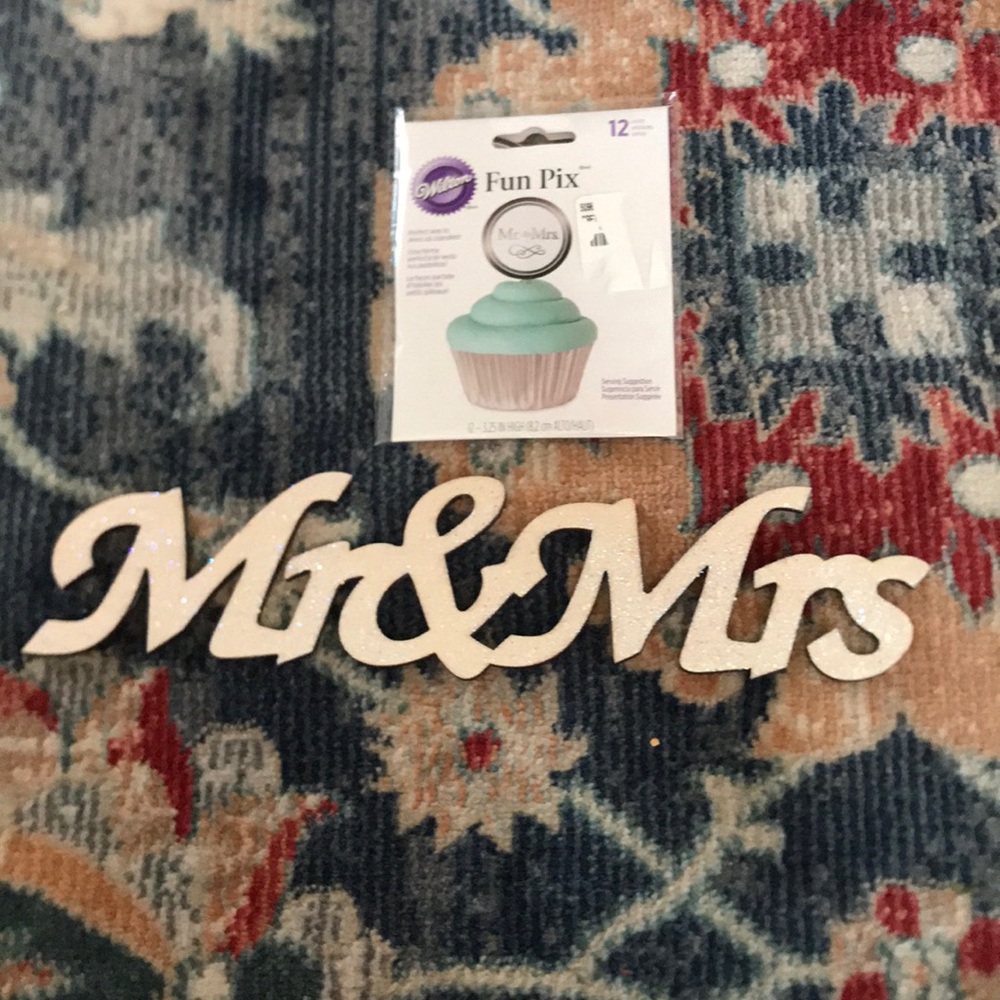 Mr & Mrs Sign and Fun Pixs